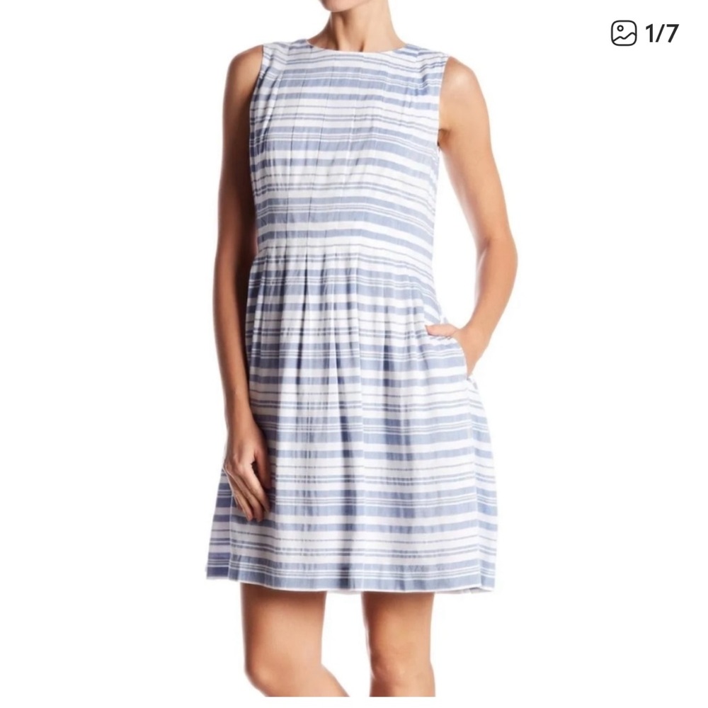 VINCE CAMUTO Sleeveless Dress. Blue & Ivory Striped Seersucker. Fully Lined. ☀️